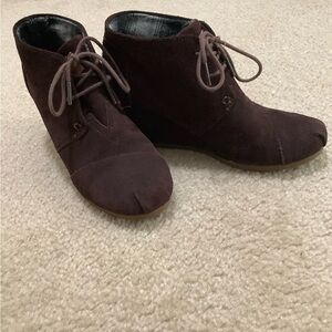 Tom’s Desert Wedge Booties